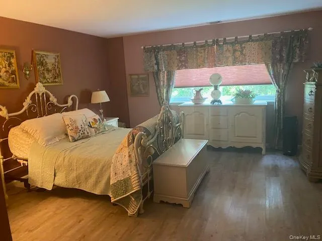 132 Captains Court Moriches, NY 11955