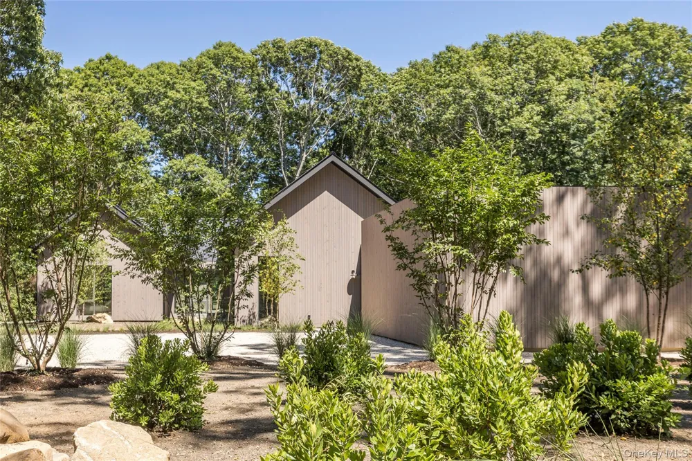 6 Great Circle Drive Shelter Island, NY 11964