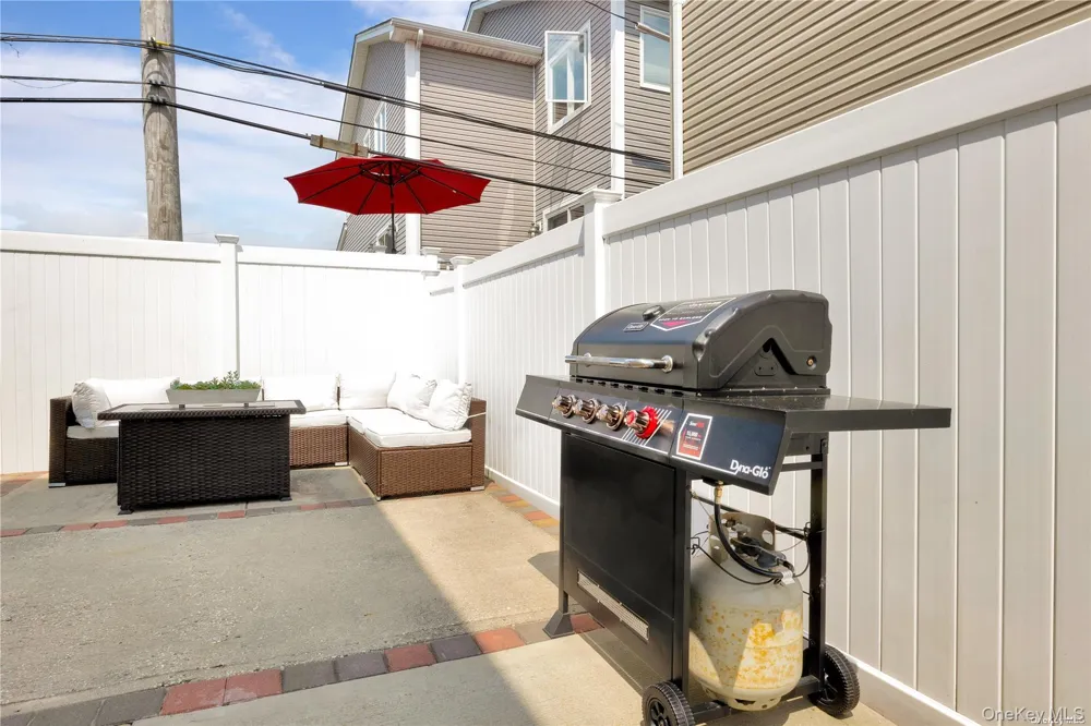 81 Barnes Street Long Beach, NY 11561