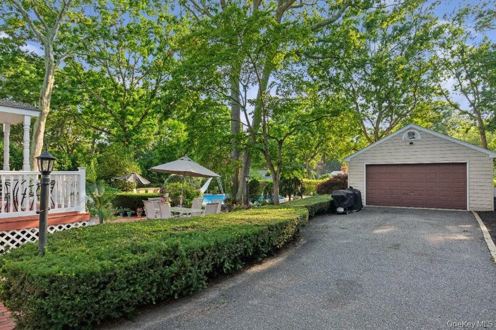 61 Timber Drive Calverton, NY 11933