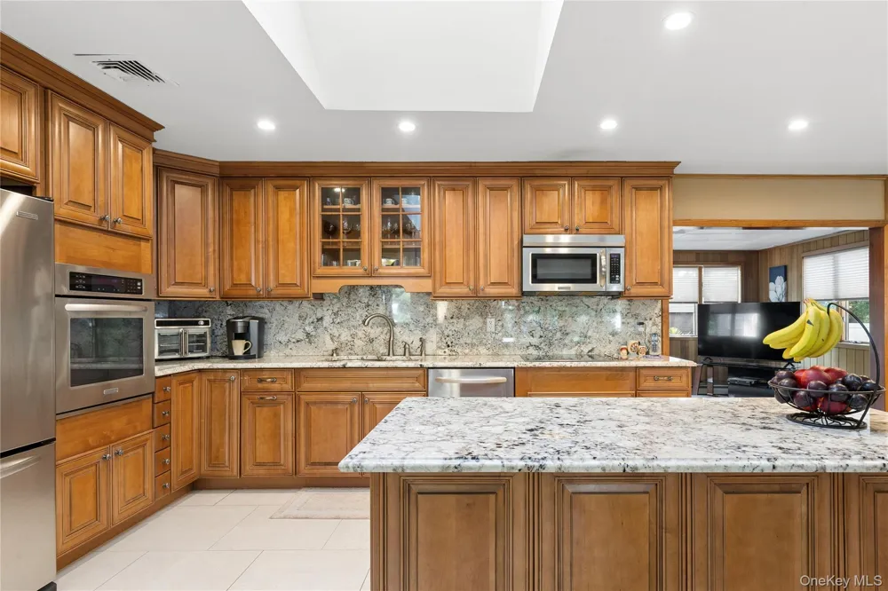 61 Timber Drive Calverton, NY 11933