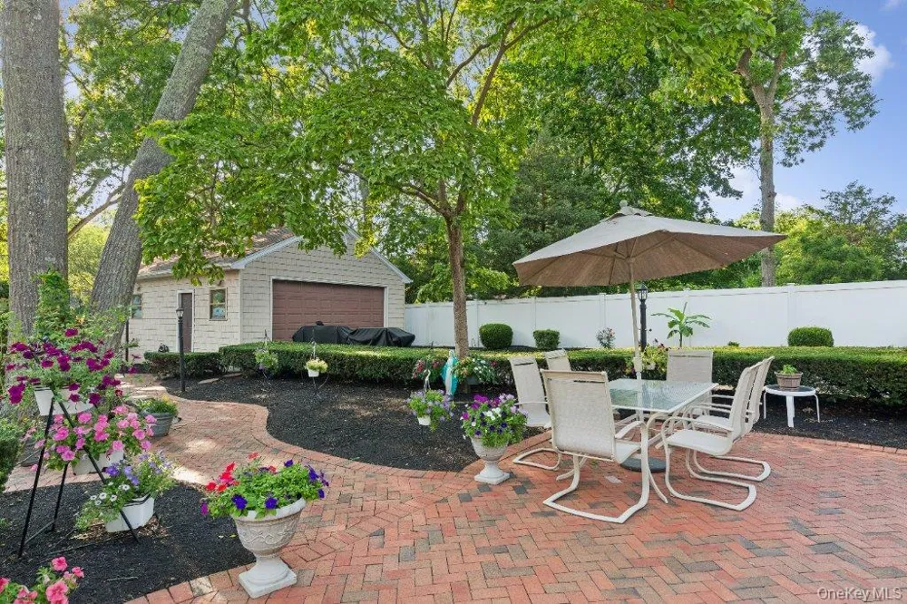 61 Timber Drive Calverton, NY 11933
