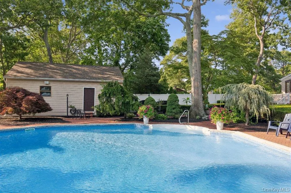 61 Timber Drive Calverton, NY 11933