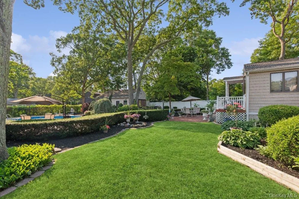 61 Timber Drive Calverton, NY 11933
