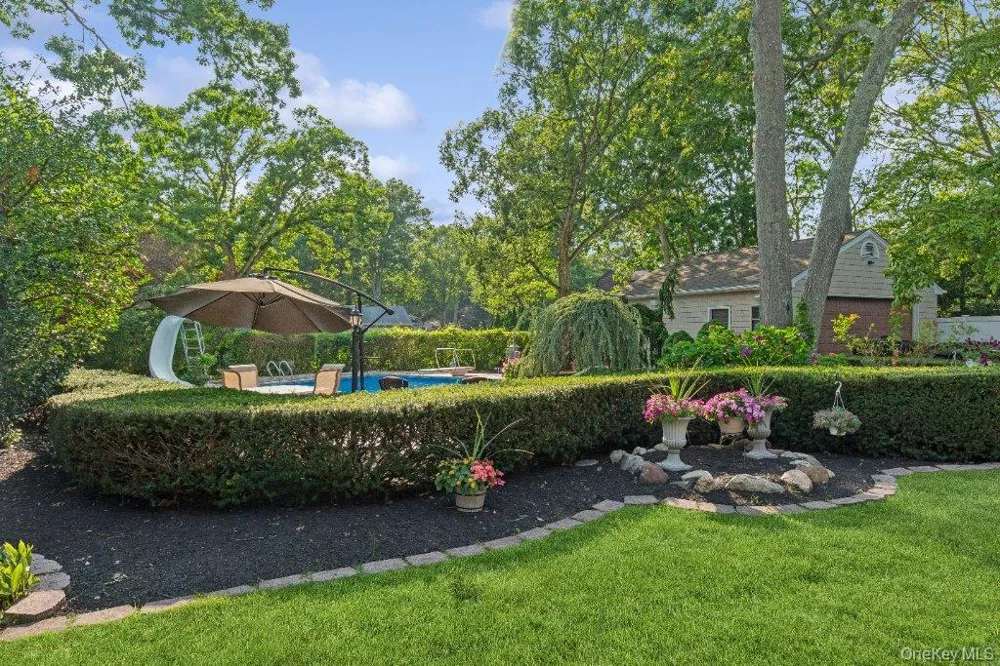 61 Timber Drive Calverton, NY 11933