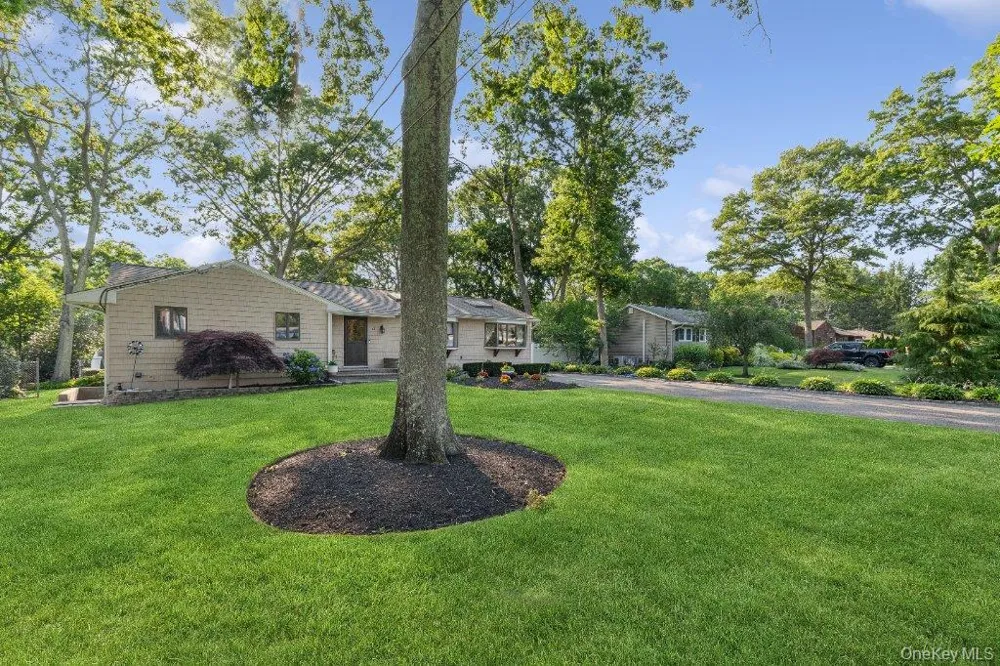 61 Timber Drive Calverton, NY 11933
