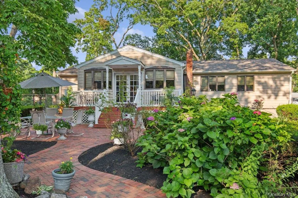 61 Timber Drive Calverton, NY 11933