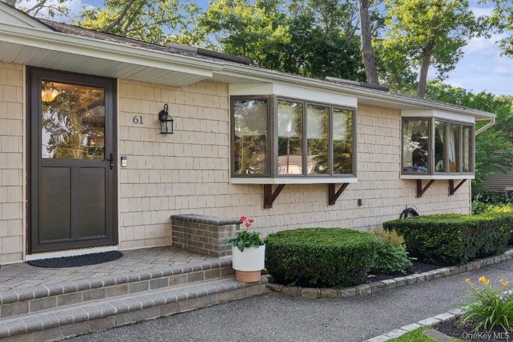 61 Timber Drive Calverton, NY 11933