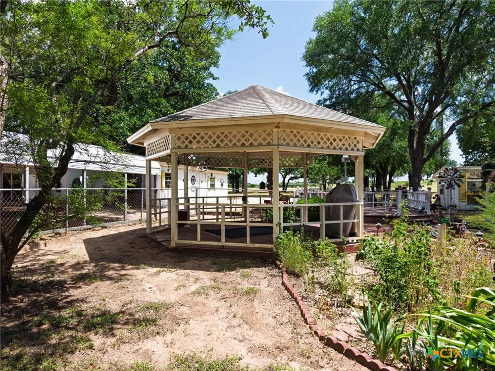 105 LMS LANE Gatesville, TX 76528