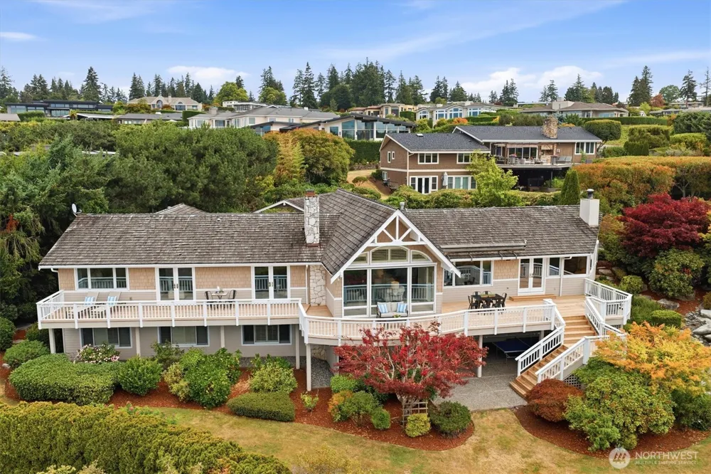8900 NE 16th Street Clyde Hill, WA 98004