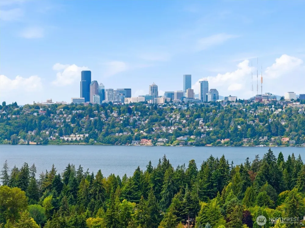 8900 NE 16th Street Clyde Hill, WA 98004