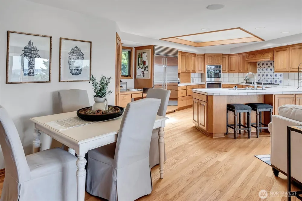 8900 NE 16th Street Clyde Hill, WA 98004