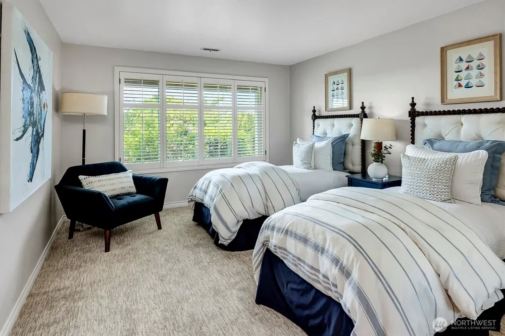 8900 NE 16th Street Clyde Hill, WA 98004