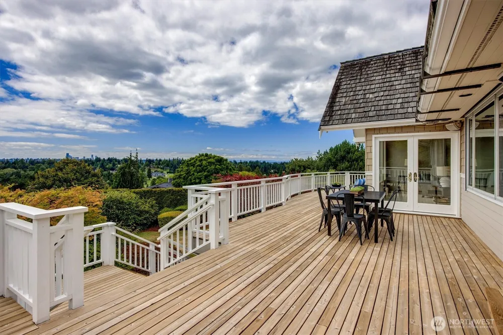 8900 NE 16th Street Clyde Hill, WA 98004