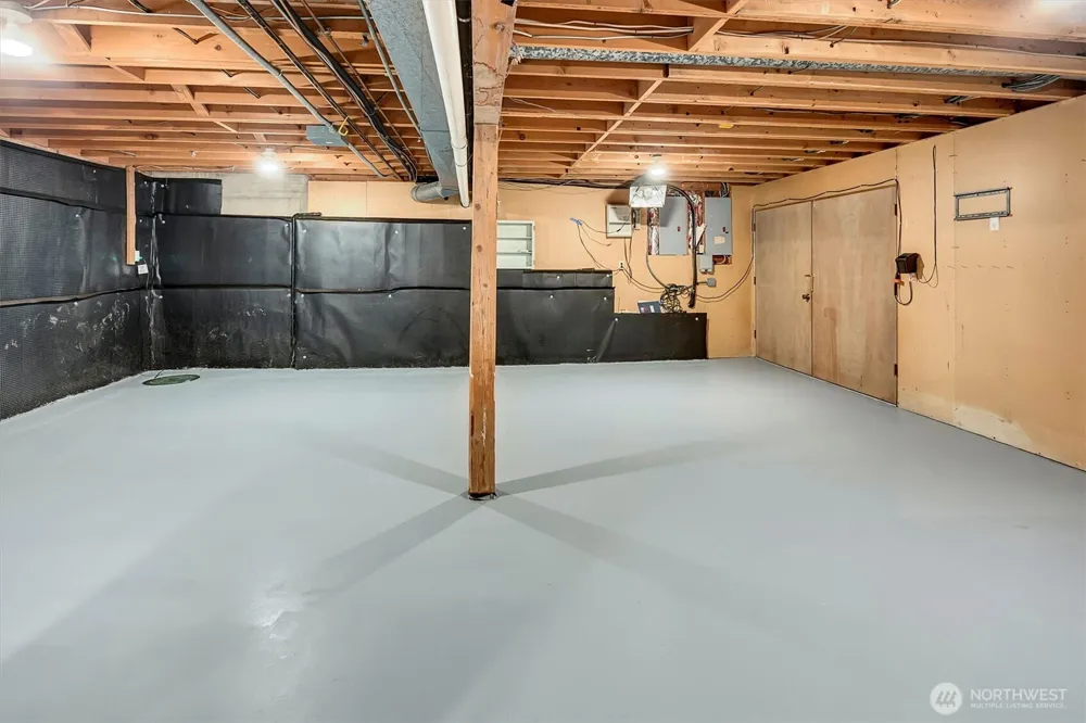 8900 NE 16th Street Clyde Hill, WA 98004