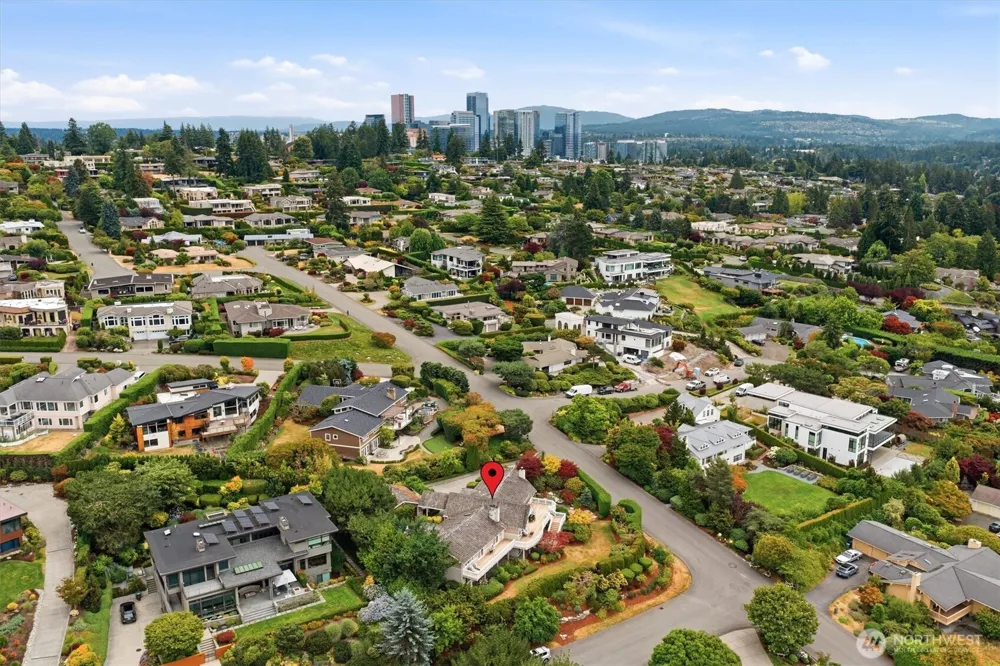 8900 NE 16th Street Clyde Hill, WA 98004