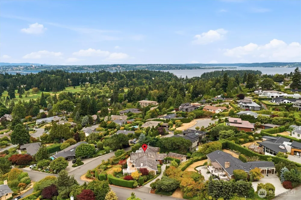 8900 NE 16th Street Clyde Hill, WA 98004