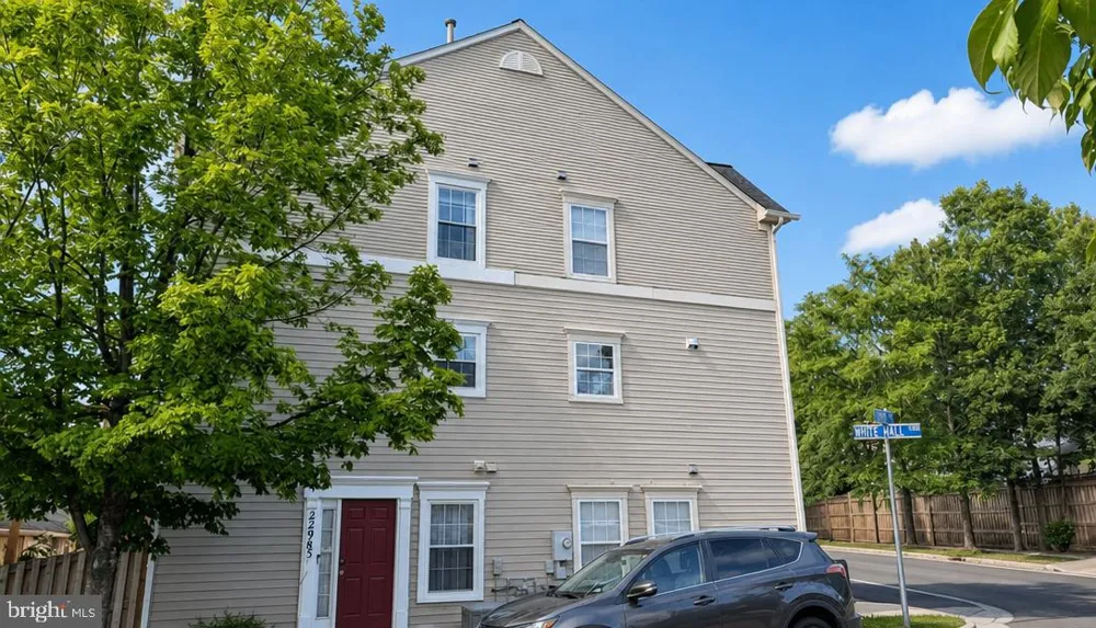 22963 WHITEHALL TERRACE Sterling, VA 20166