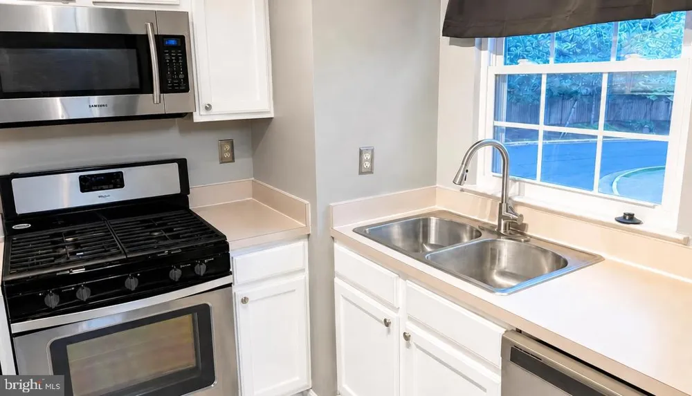 22963 WHITEHALL TERRACE Sterling, VA 20166
