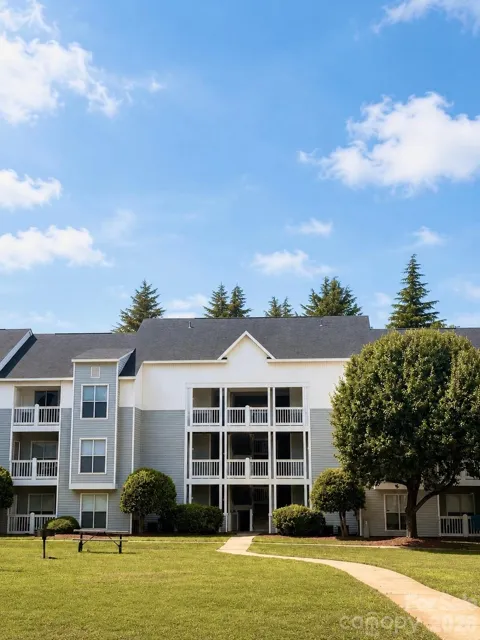 18 Hamiltons Bay Court #436