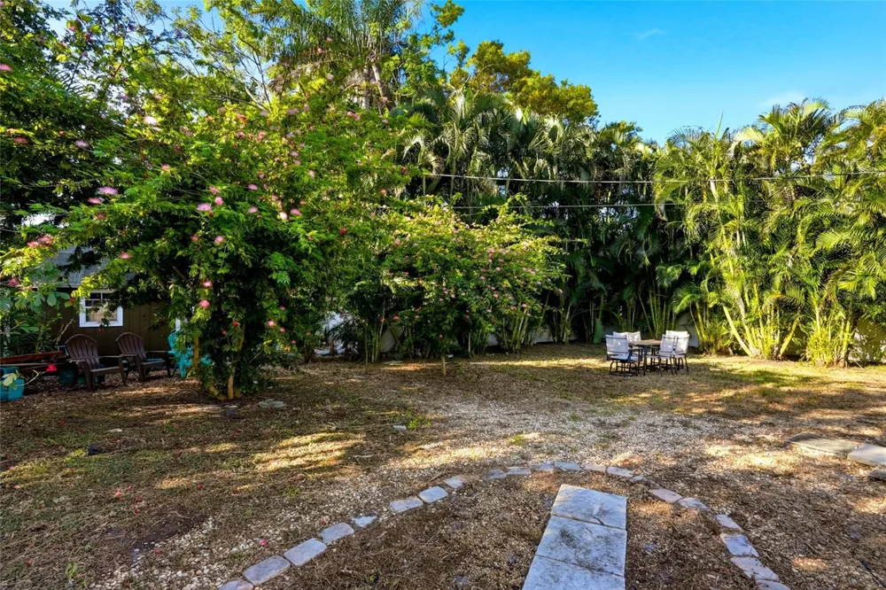 220 45TH AVENUE S St Petersburg, FL 33705