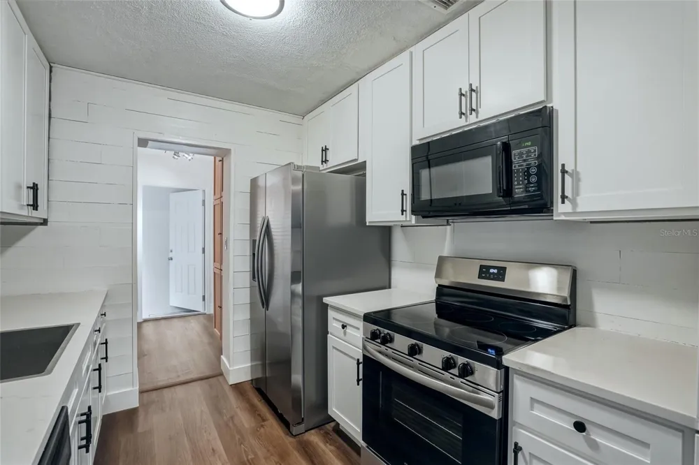 220 45TH AVENUE S St Petersburg, FL 33705