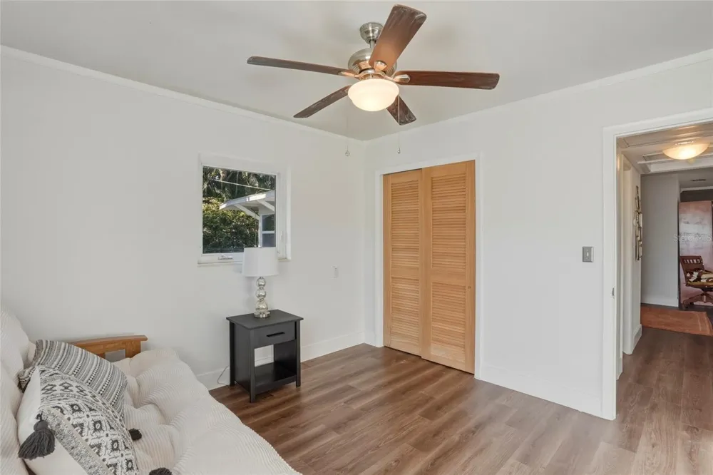 220 45TH AVENUE S St Petersburg, FL 33705
