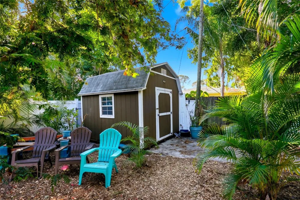 220 45TH AVENUE S St Petersburg, FL 33705
