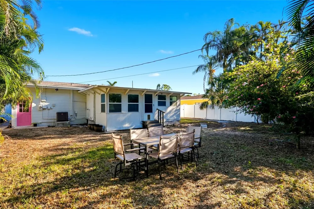 220 45TH AVENUE S St Petersburg, FL 33705