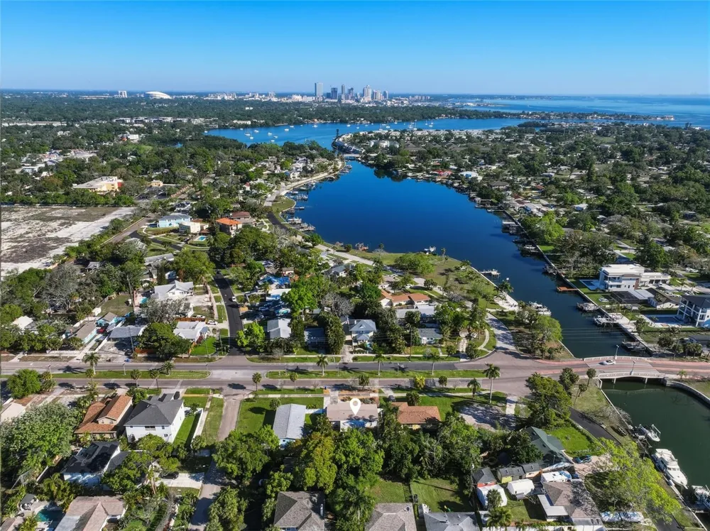 220 45TH AVENUE S St Petersburg, FL 33705