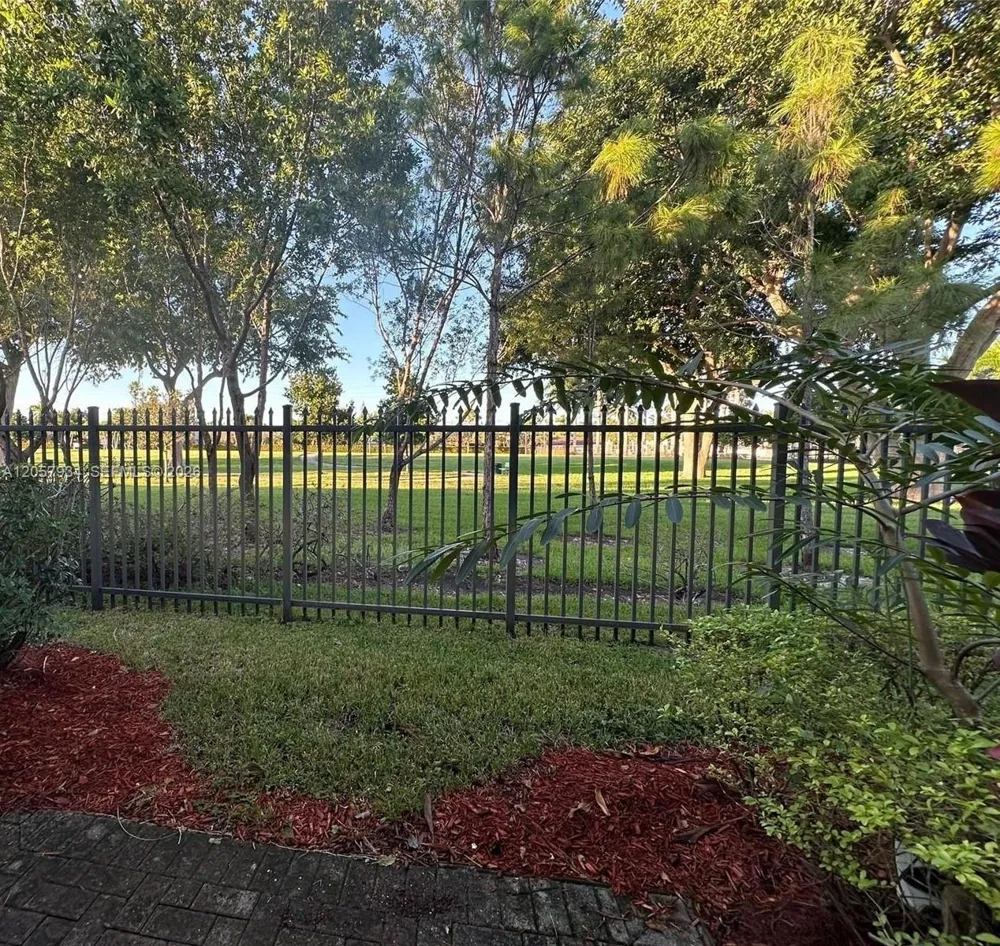 317 NE 194th Ln #317 Miami, FL 33179