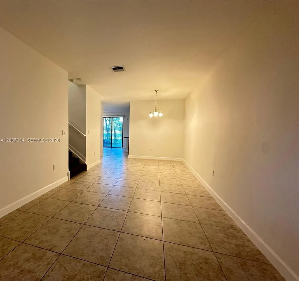 317 NE 194th Ln #317 Miami, FL 33179