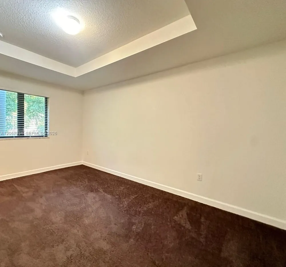 317 NE 194th Ln #317 Miami, FL 33179