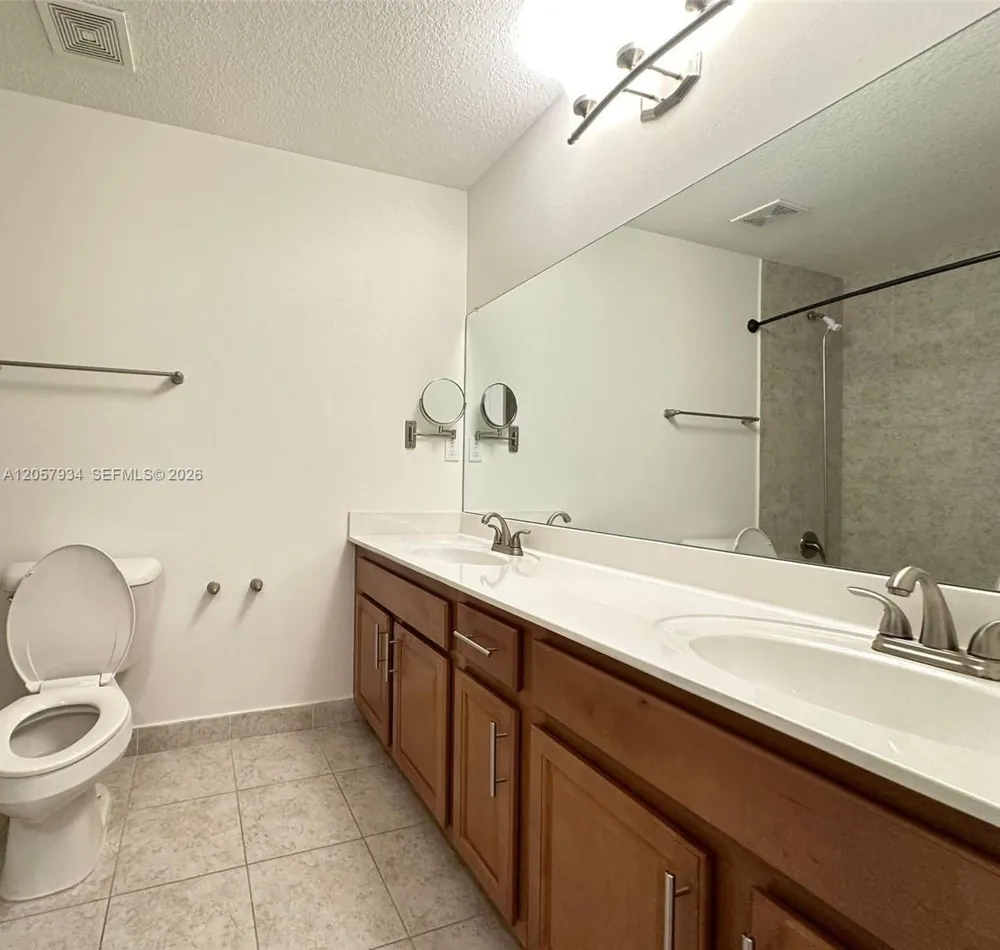 317 NE 194th Ln #317 Miami, FL 33179
