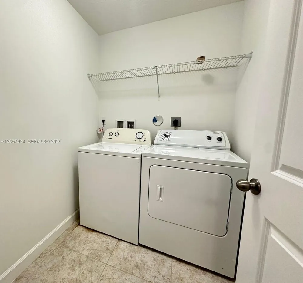 317 NE 194th Ln #317 Miami, FL 33179