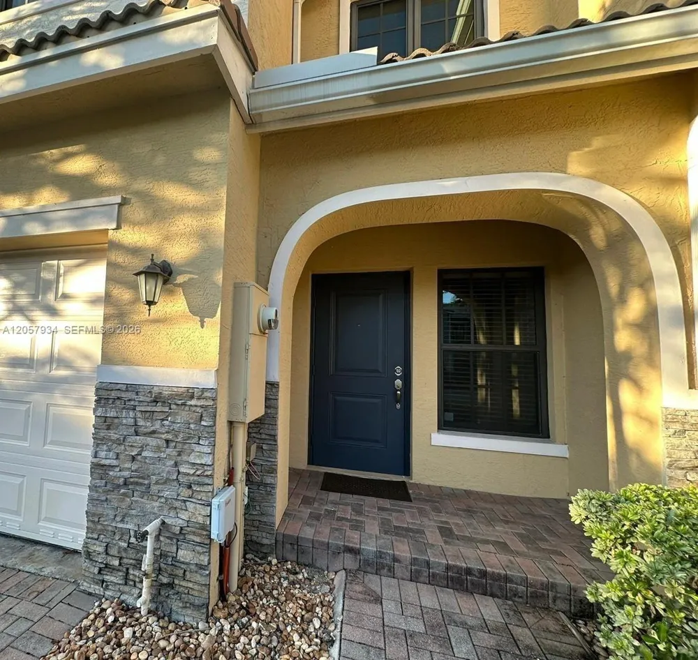 317 NE 194th Ln #317 Miami, FL 33179