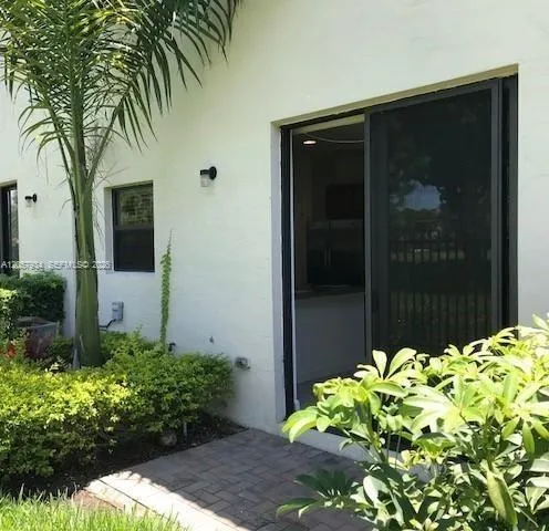 317 NE 194th Ln #317 Miami, FL 33179