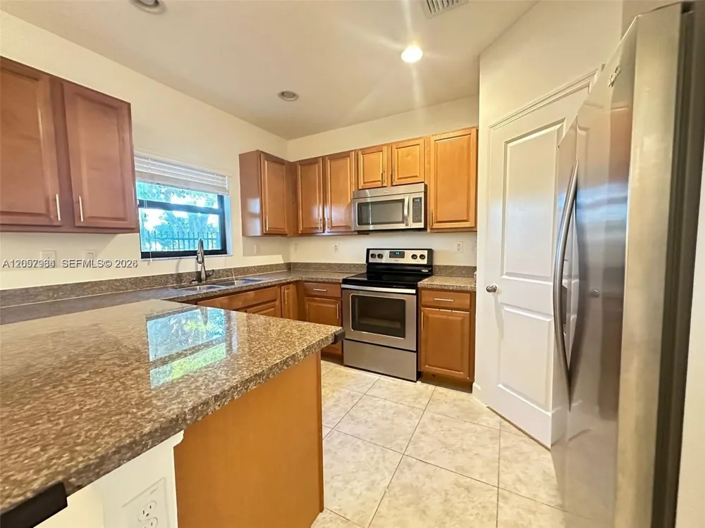 317 NE 194th Ln #317 Miami, FL 33179