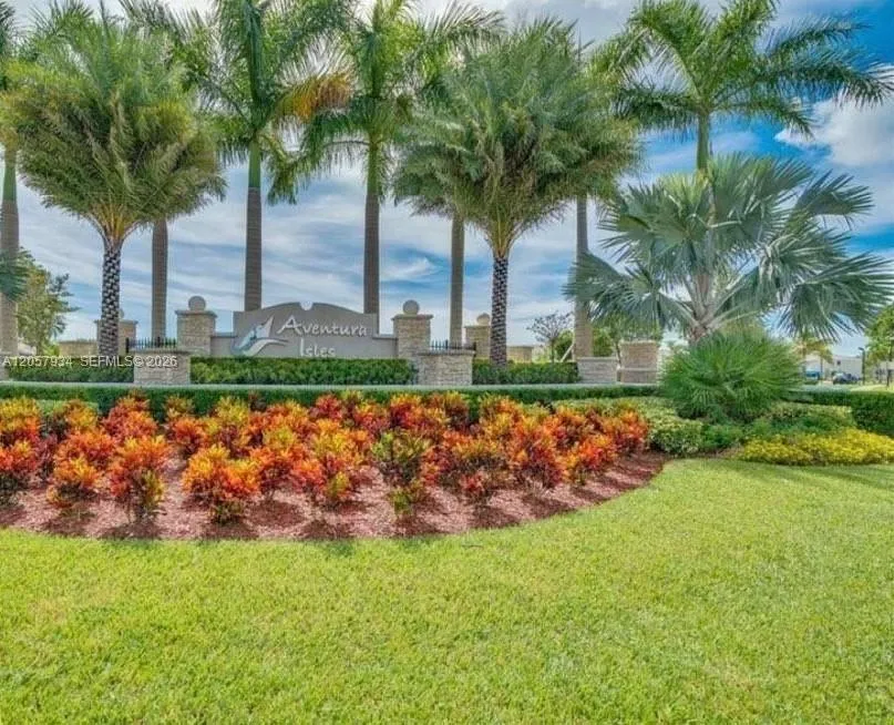 317 NE 194th Ln #317 Miami, FL 33179