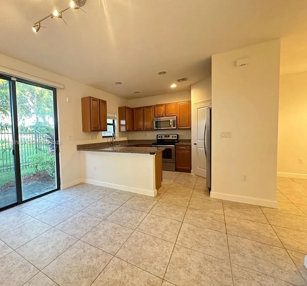 317 NE 194th Ln #317 Miami, FL 33179