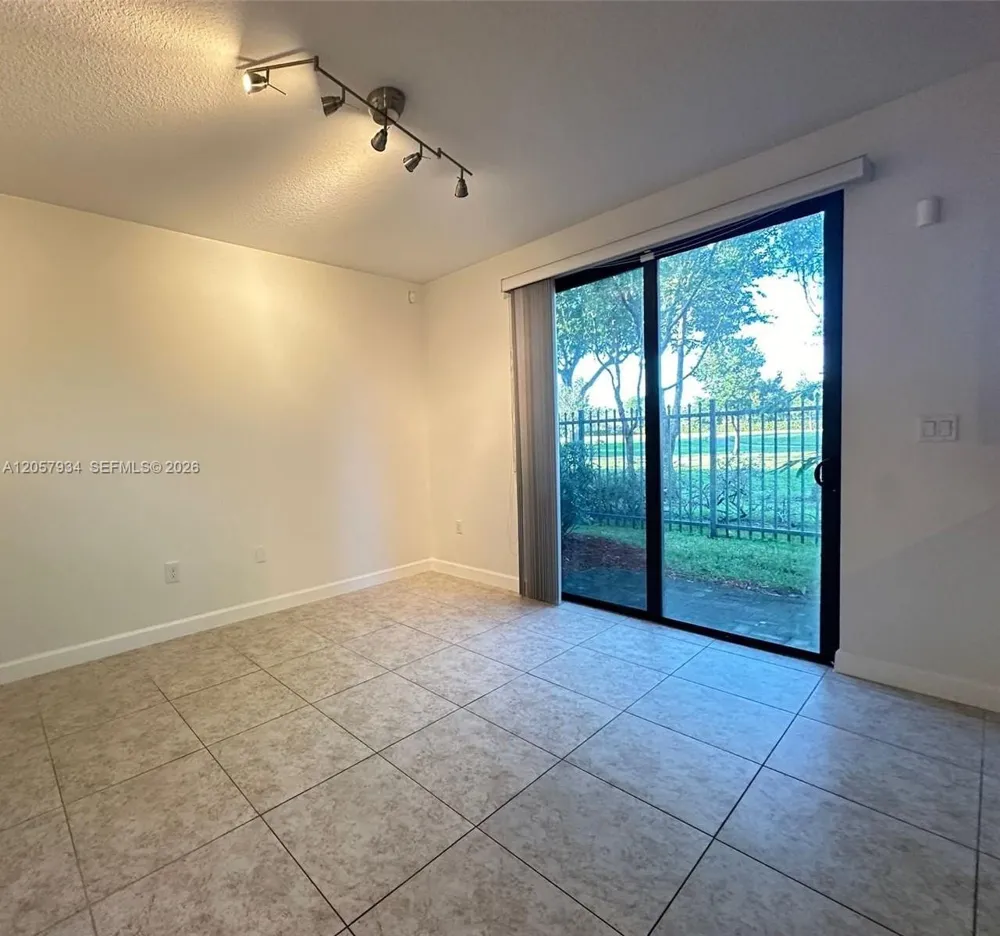 317 NE 194th Ln #317 Miami, FL 33179