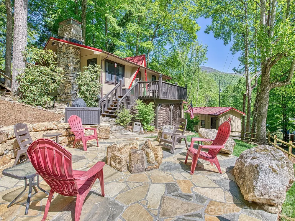 290 Dogwood Drive Maggie Valley, NC 28751