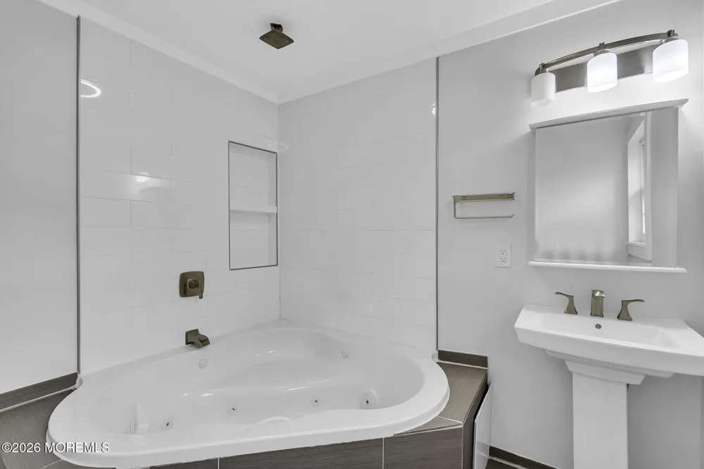 114 Oneida Lake Drive Little Egg Harbor, NJ 08087