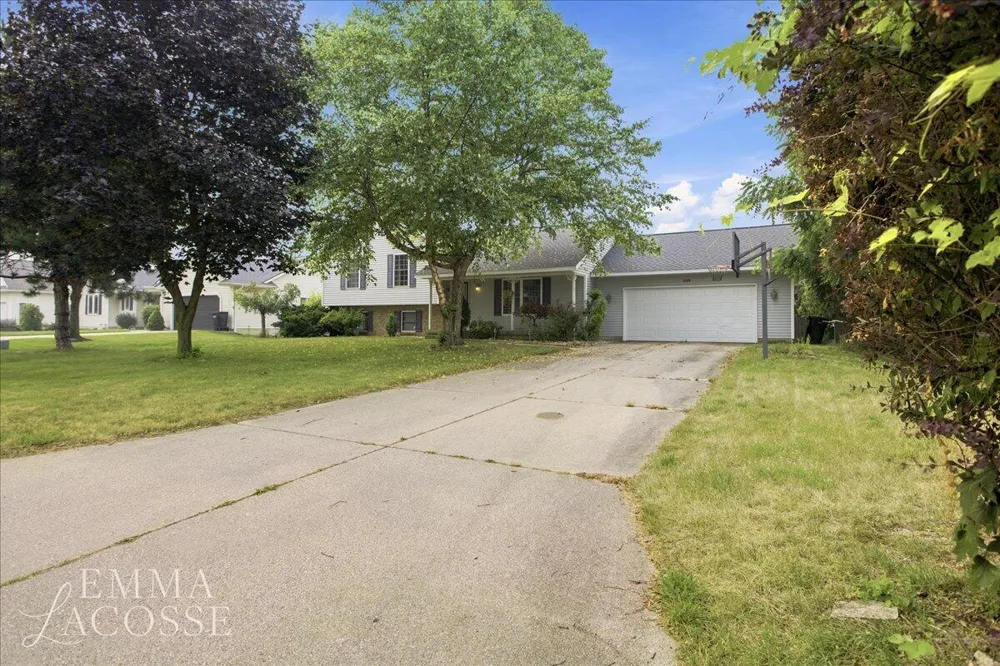 3560 Rush Creek Drive Hudsonville, MI 49426