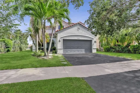 1216 Chinaberry Dr