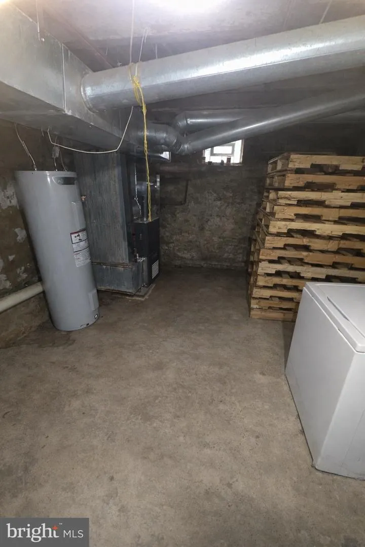 2431 LAWRENCE STREET Philadelphia, PA 19133