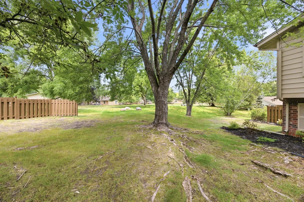 9712 Cimarron Circle Minnetonka, MN 55305