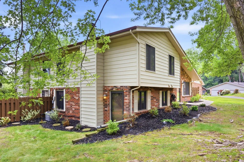 9712 Cimarron Circle Minnetonka, MN 55305
