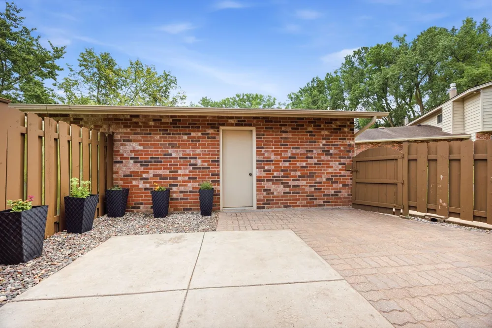 9712 Cimarron Circle Minnetonka, MN 55305