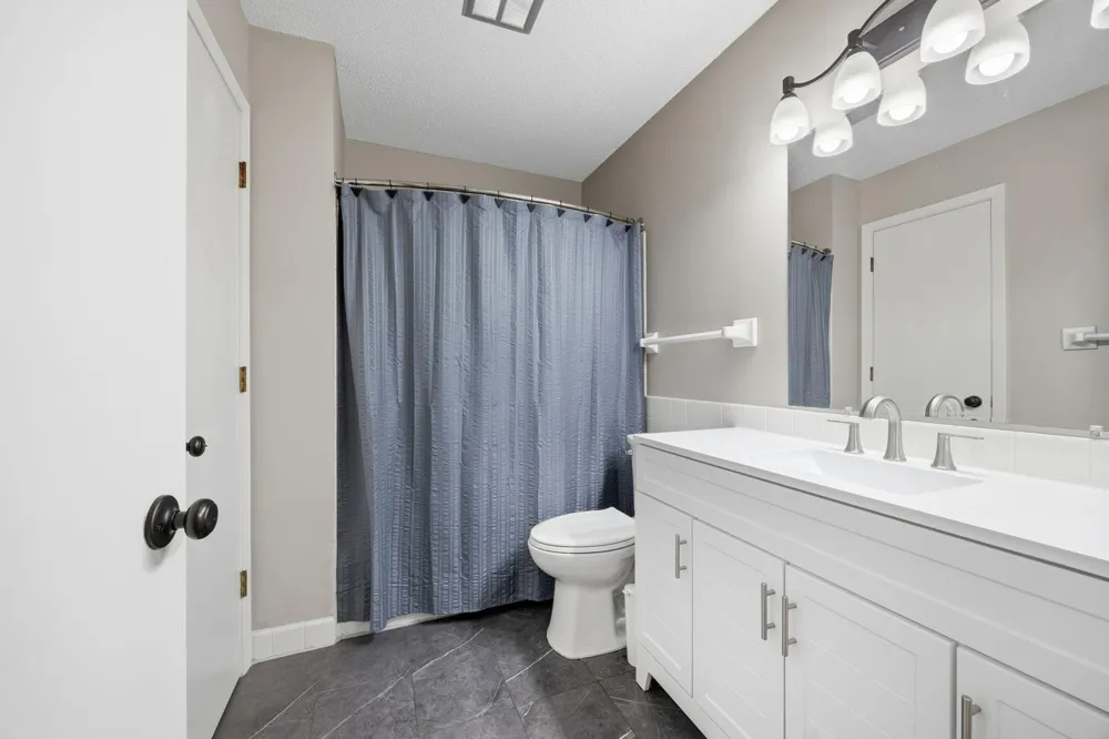 9712 Cimarron Circle Minnetonka, MN 55305